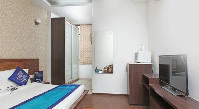 OYO 2216 Hotel Live Inn