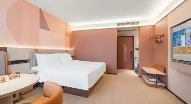 Tangerine, Book Hotel Gulou 