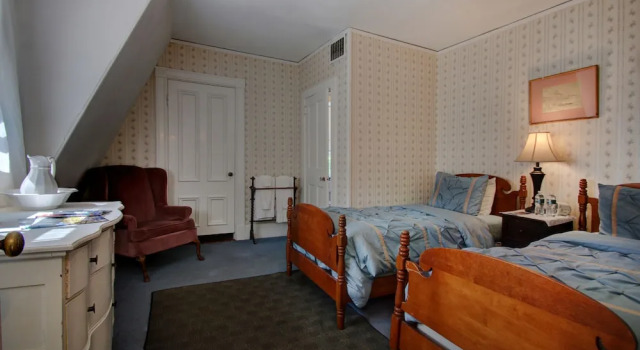 Номер Comfort Old Corner Inn