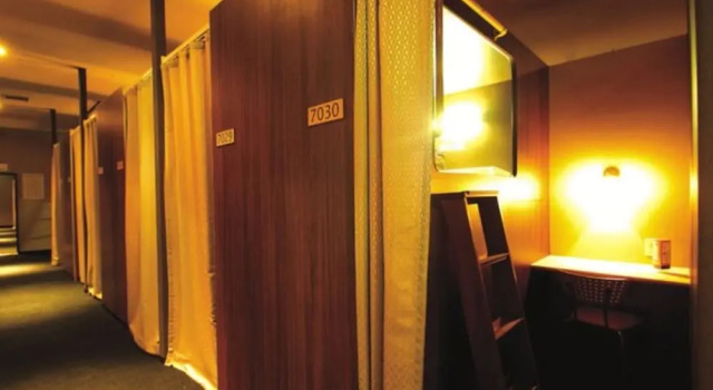 Мужская капсула Deluxe Nikoh Capsule Hotel Refre - Hostel - Caters to Men