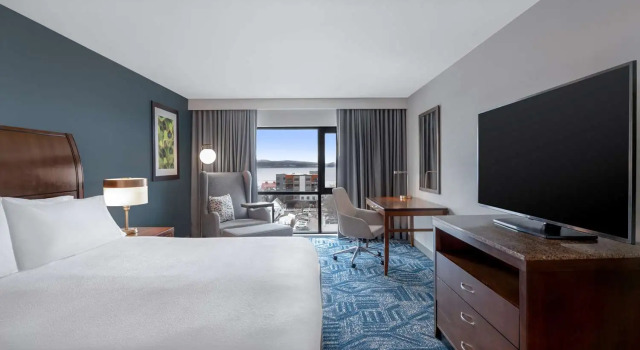 Двухместный номер Standard с видом на озеро Hilton Garden Inn Burlington Downtown