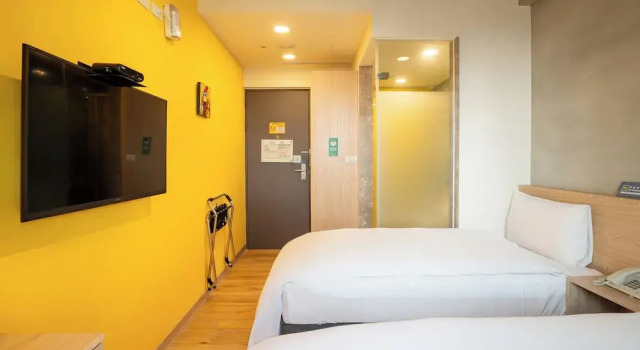 Двухместный номер Superior с балконом CHECK inn Express Taichung Yizhong
