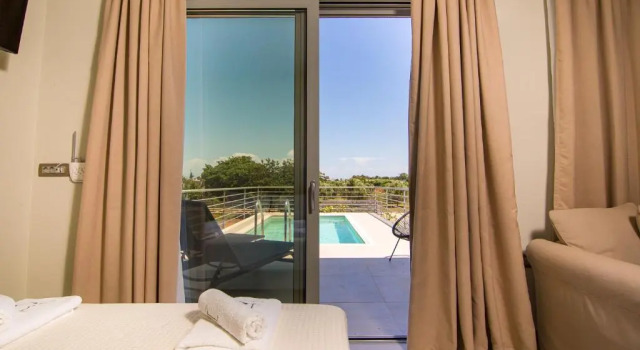 Люкс IO Luxury Pool & Hot Tub Suites
