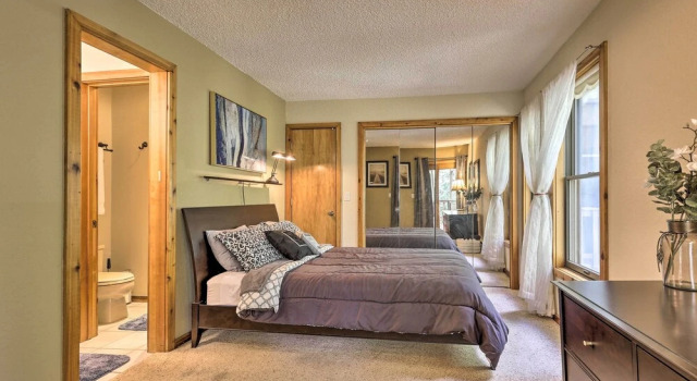 Cozy Condo on Vasquez Creek w/ Free Shuttle Access