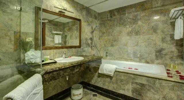 Номер Standard с балконом Hanoi Pearl Hotel