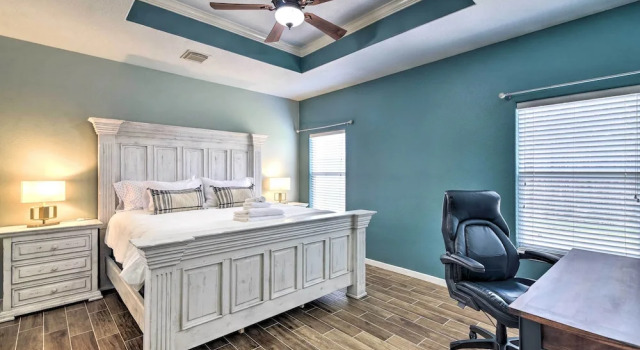 Spacious & Central Katy Retreat: 27 Mi to Houston!, Varaa Hotelli Hotellit Katy pysäköinnillä, Pysäköinti