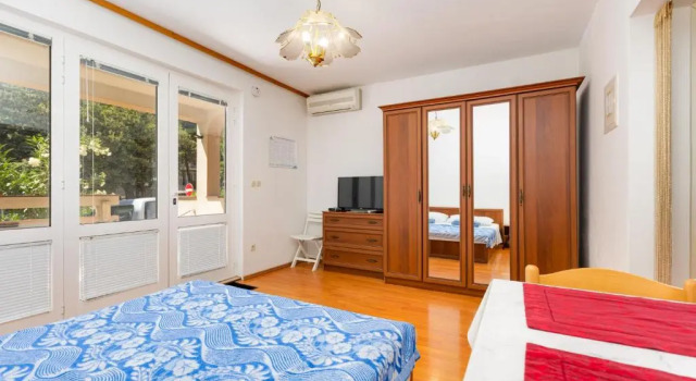 Studio KSENIJA, Prenota Hotel Hotel a Isole Quarnerine con parcheggio, Parcheggio