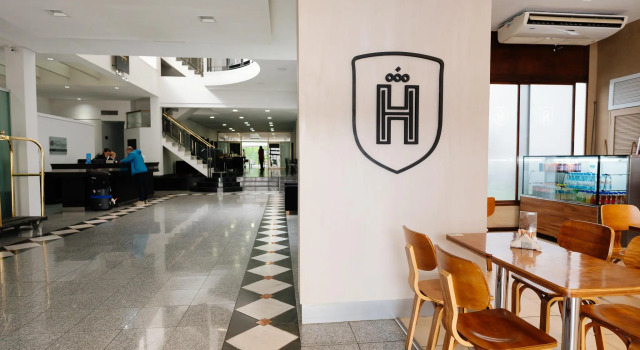 San Nicolas Plaza, Rezerwuj Hotel Hotele w Buenos Aires z basenem, Basen