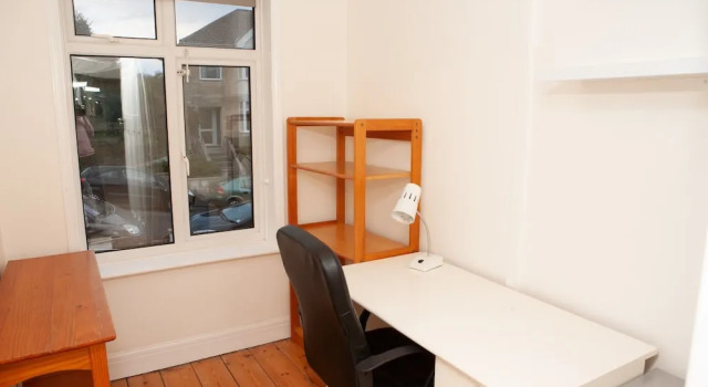 Charming 2 Bedroom House Near City Centre