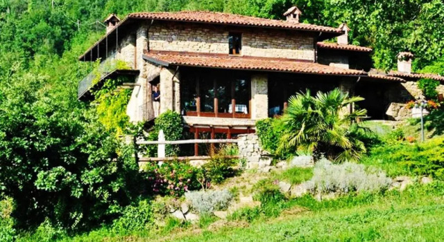 6 bedrooms villa with private pool furnished garden and wifi at Mombarcaro, Foglalás Villa Priero Liguria