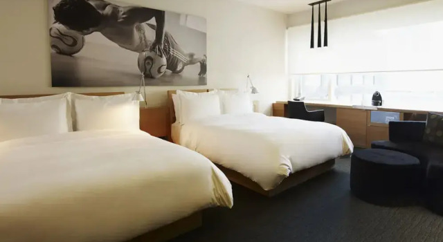 Номер Prestige Le Germain Hotel Maple Leaf Square