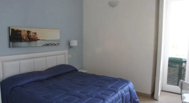 Deluxe Doppel Zimmer mit Balkon und mit eingeschränktem Meerblick Base Napoli Mergellina