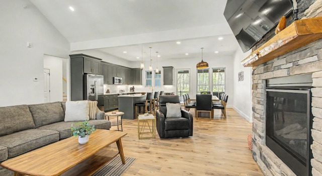 Holiday House by Taylor Made Deep Creek