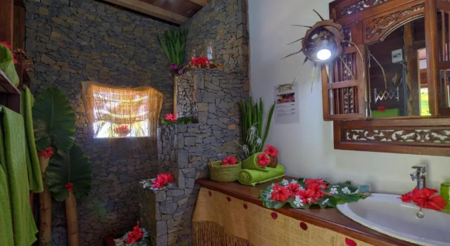 Бунгало с видом на воду Hotel ECOLODGE LE RAVORAHA