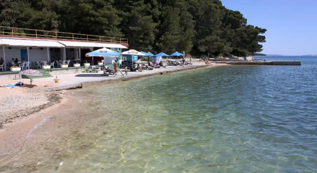 Apartments with a parking space Palit, Rab - 18681, Prenota Appartamento Hotel a Isole Quarnerine con parcheggio, Parcheggio