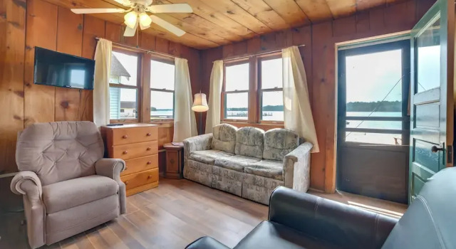 Коттедж Free Boat Rentals! Beachside Les Cheneaux Cabin