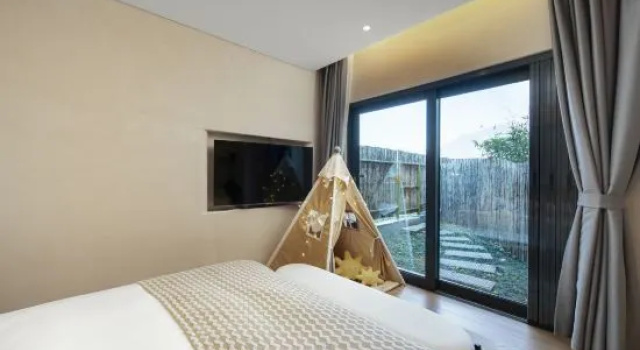 Семейный люкс Deluxe с видом на внутренний двор Jiuhua Mountain Youjian ∙ Furongli Homestay