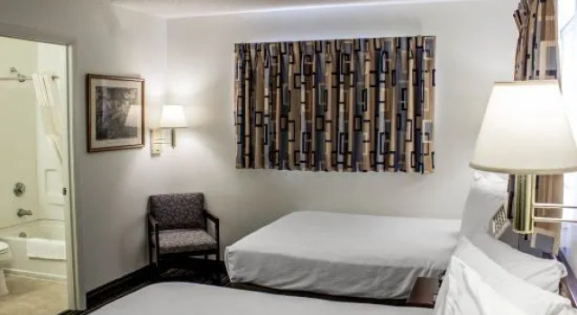 Четырёхместный номер Standard Motel 6-Greensboro, NC - I-40