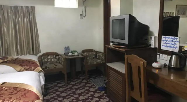 Номер Standard Crystal Palace Hotel