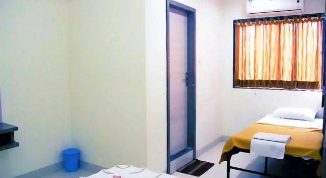 Hotel Kalpadeep Inn, Забронировать Отель Ширди штат Махараштра, рядом с Аквапарк Wet N Joy