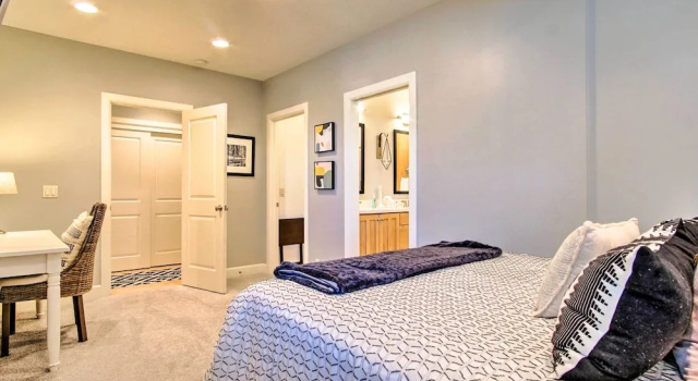 Grand Haven Condo: Walk to Lake + Pool Access!, Varaa Huoneisto Grand Haven Michigan