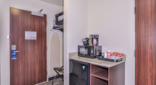 Четырёхместная студия Cobblestone Hotel & Suites Waukesha West Milwaukee