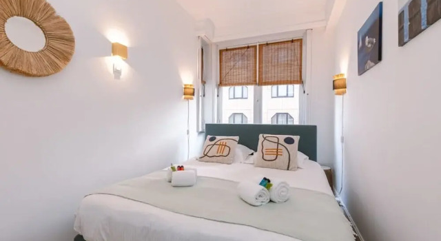 Comfy 1-bedroom Apartment With Side Seaview