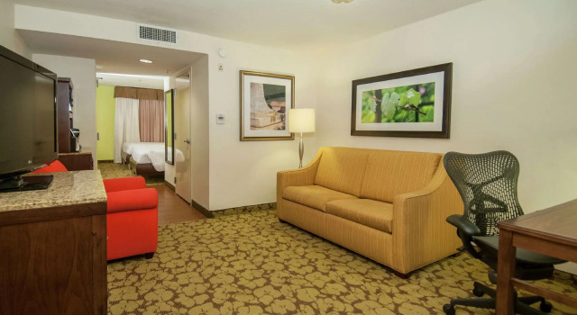 Четырёхместный полулюкс Wyndham Garden New Orleans Airport