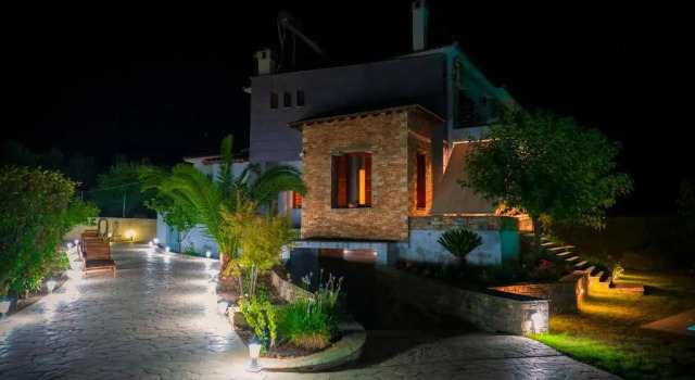 Chariklia's House with private pool, Rezerwuj Hotel Hotele w Pelion z parkingiem, Parking