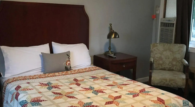 Northeaster Motel, Varaa Motelli Hotellit New England uima-altaalla, Uima-allas