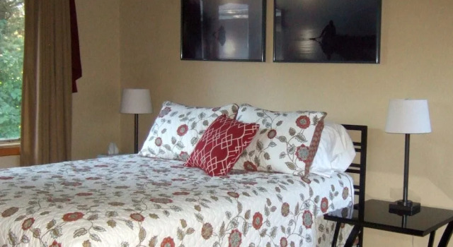 Loya's Little House Bed & Breakfast, Prenota Hotel Cambridge Iowa