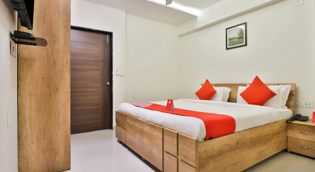 Collection O 12462 Hotel Shiv Inn