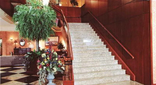 Auberge Universal, Book Hostel Hochelaga-Maisonneuve Montreal, near Cadillac Metro Station