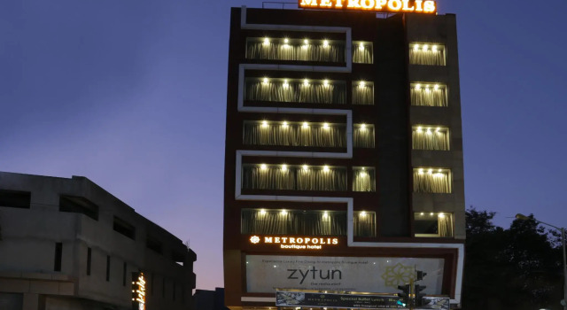 Comfort Inn Metropolis, Забронировать Отель Отели штата Махараштры 3 звезды, 3*