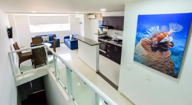 Кровать в общем номере с 6 комнатами White Coral ApartaSuites