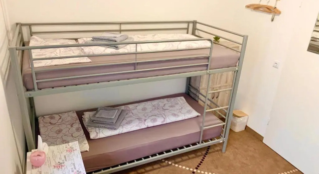 Кровать в общем номере (женский номер) New Hostel Berlin Mitte FREE SNACK hot tea and coffee