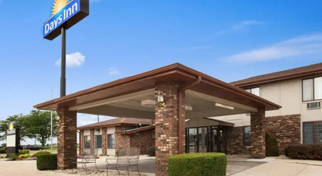 Run of House Days Inn by Wyndham Oglesby/ Starved Rock