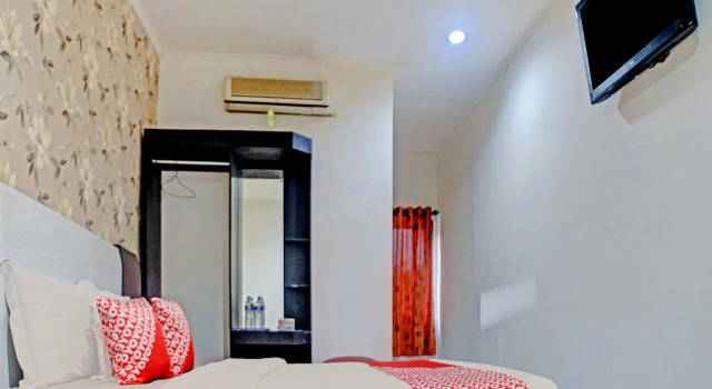 Двухместный люкс OYO 90386 Hotel Mangga Dua Makassar