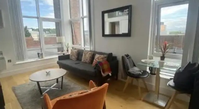 2 Level American Loft Style Apartment With Balcony, Varaa Huoneisto Asunnot kohteessa Merseyside, Huoneisto