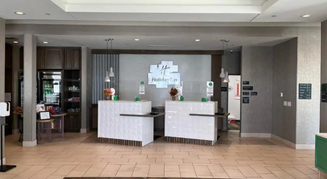 Четырёхместный номер Standard Holiday Inn Greenville - Woodruff Road by IHG