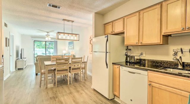 Steps to Sand: Hilton Head Island Condo w/ Pool
