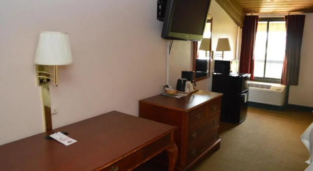 Двухместный номер Standard Ontario Airport Inn