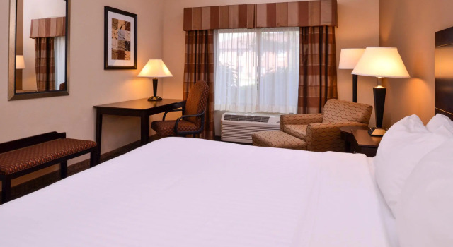 Номер Standard Holiday Inn Express & Suites Fairmont by IHG