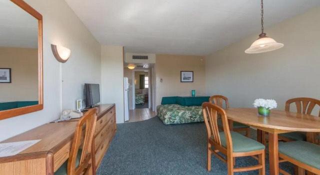 Люкс с частичным видом Attache Motel