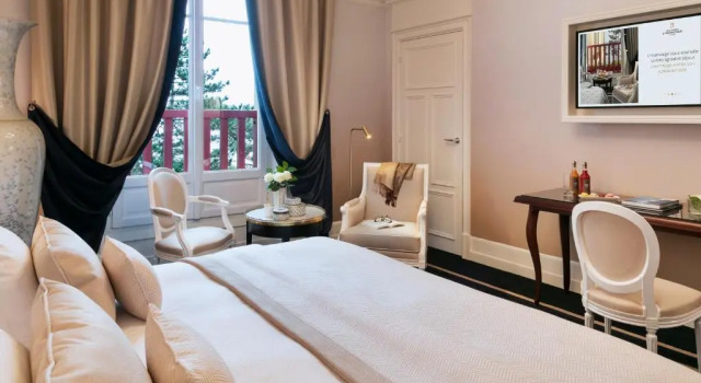 Двухместный номер Prestige с видом на море Hôtel Barrière LHermitage