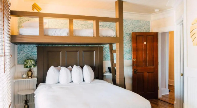 Семейный номер Standard с балконом The Gibson Inn