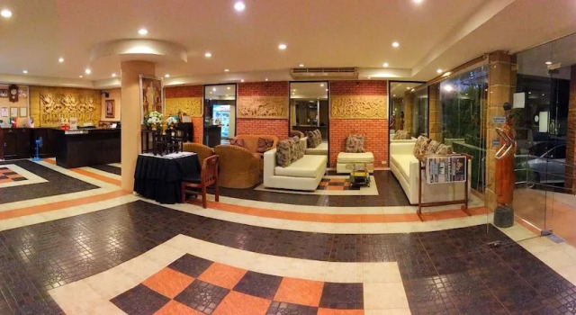Phimai Inn Hotel, Varaa Hotelli Hotellit North-Eastern Thailand pysäköinnillä, Pysäköinti