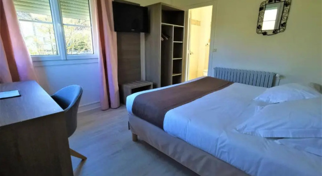 Номер Superior Logis Hotel Le Relais De La Poste Restaurant Le Fil du Temps