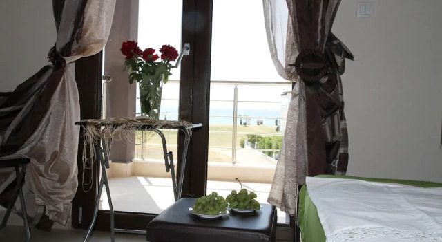 Коттедж Comfort с 3 комнатами с балконом и с видом на море AM Beach House near Sea
