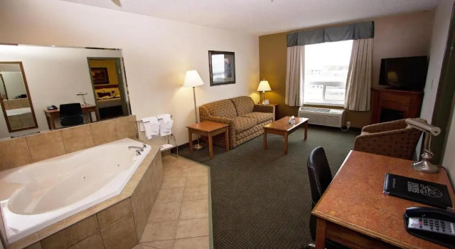 Люкс Service Plus Inns & Suites Drayton Valley